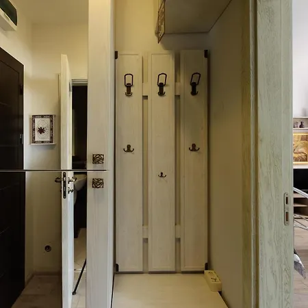 Apartment ултра виолет/ultraviolet *